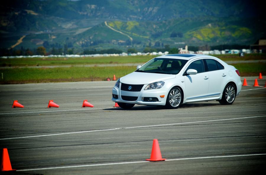  Suzuki Kizashi Sport 2011 года  (фото 36 из 63)